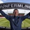 Manager signs new contract