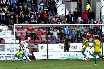 Joe Cardle scores v Cowdenbeath