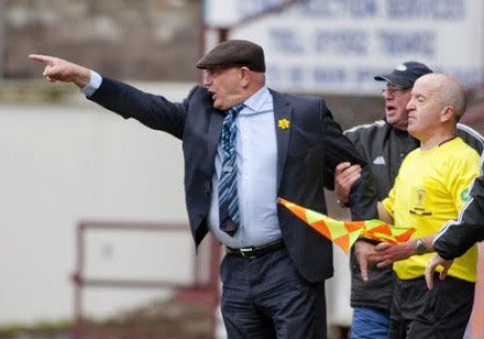 Dunfermlin?e Athletic v Forfar Athletic Irn Bru First Division Play Off East End Park 11 May 2013 Dick Campbell shouts (c) Craig Brown 