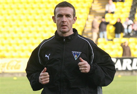 Jim McIntyre warms up at Livingston