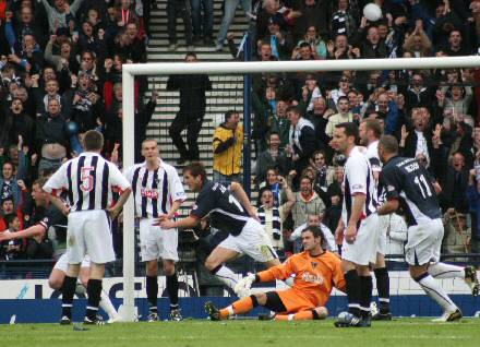 Falkirk score through Tom Scobbie