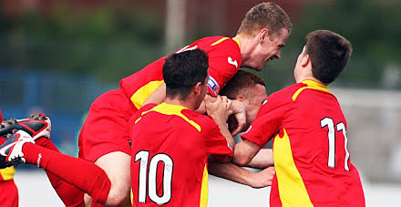 Ryan Thomson celebrates scoring against Cowdenbeath