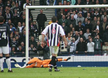 Arfield sinks a 89th minute penalty, 2-0