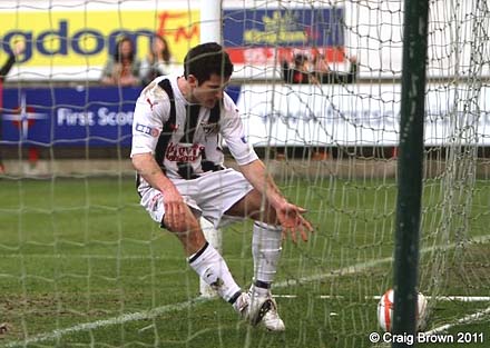 Liam Buchanan scores for Dunfermline v Morton