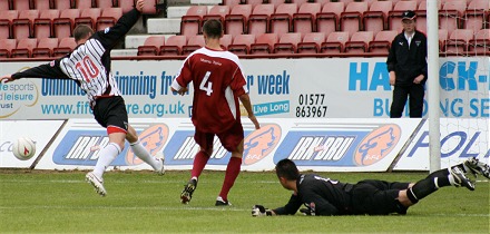 Andy Kirk comes close v Arbroath