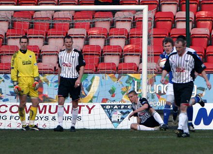 Weatherston scores for Queen of the South at East End Park v Dunfermline