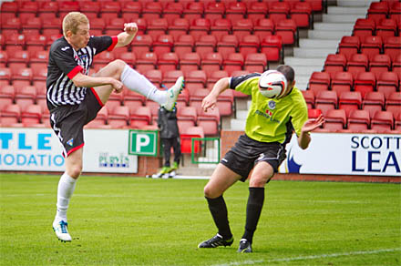 Andy Geggan scoring the Pars equaliser