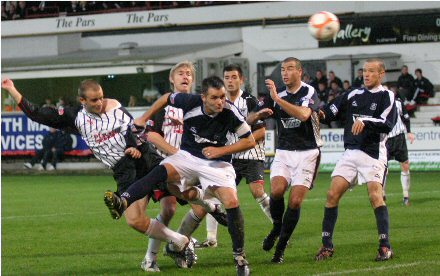 Graham Bayne scores for Dunfermline