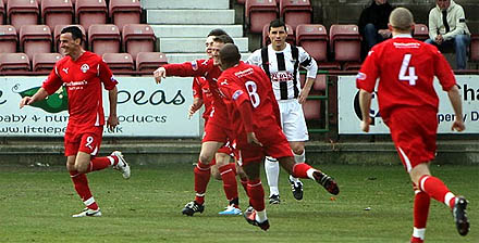 Morton celebrate an opening goal in just 36 seconds