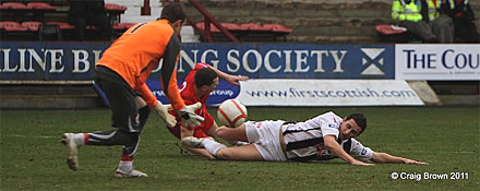 Martyn Corrigan takes down Steven McDougall