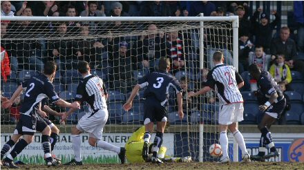 Tade scores equaliser for Raith