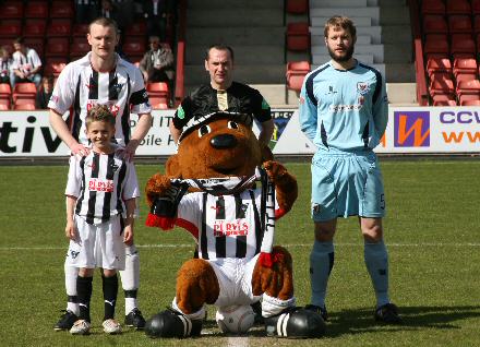 Mascot pre St Johnstone match 11.04.09