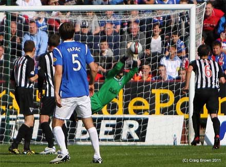 Paul Gallacher in action v Rangers