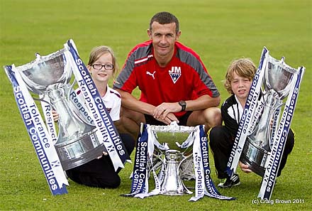 Jim McIntyre with the Scottish Communities Cup