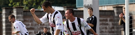 Pars celebrate Andy Kirk goal