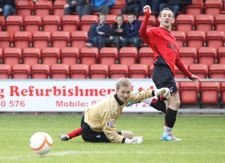 David Graham comes close v Airdrie