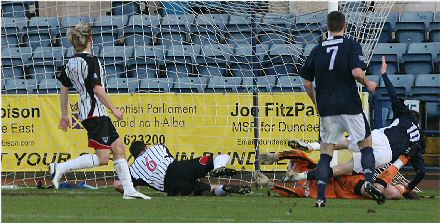 Colin McMenamin scores v Dunfermline