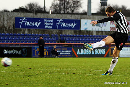 Martin Hardie belts in the free kick that led to Barrowman&#039;s goal