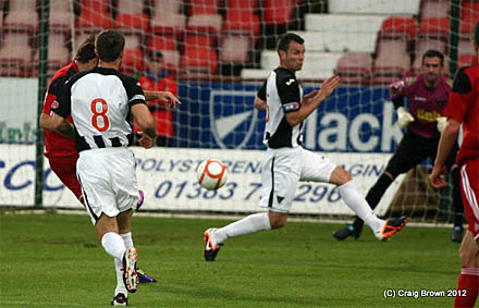 Brett Pitman nets 0-1