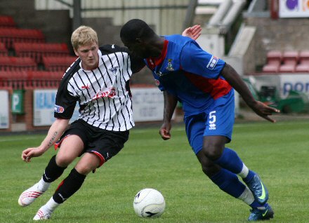 Willie Gibson rounds Lionel Djebi-Zadi