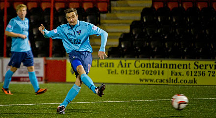 Craig Dargo scores his third Pars goal