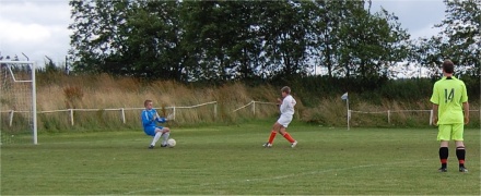 Steven Leslie scores v Harthill