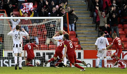 Aberdeen get the winning goal