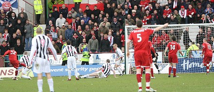 Sone Aloku scores v Dunfermline 07/03/09