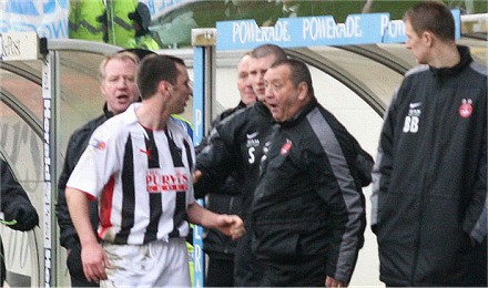 Stephen Glass has a quick word with the Dons bench