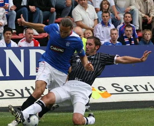 Phil McGuire tackles Dado Prso