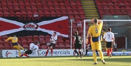 Alex Burke scores v Clyde 21/03/09