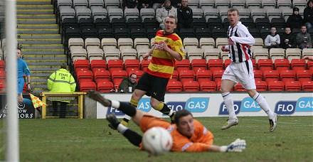 Rory Loy comes close v Thistle 14/02/09