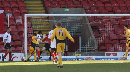 Nick Phinn scores a second v Clyde 21/03/09