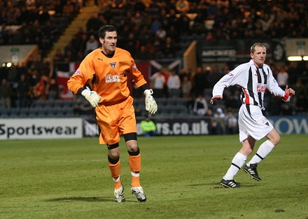 Paul Gallacher up for a corner v Dundee