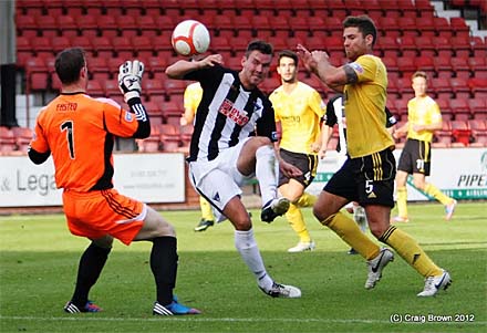 Andy Barrowman scores his second and Dunfermlin?es 4th