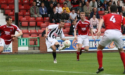 Simon Wiles fires on target v Ross County