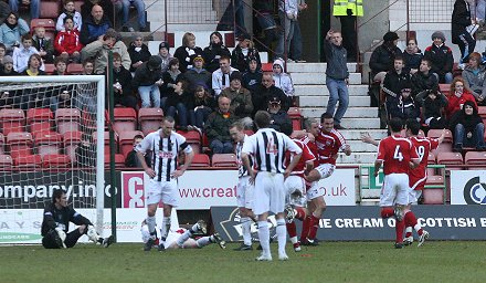 Brewster celebrates goal 21/02/09