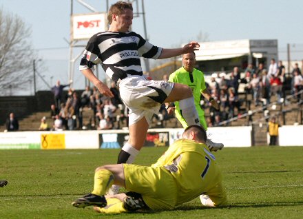 Chris Smith stops Tam McManus