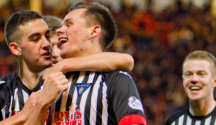 Lawrence Shankland celebrates goal on his Dunfermline debut