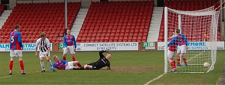 Lawrie Cannon nets the second v Black Watch 22/03/09