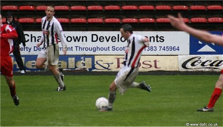 David Graham about to net v Clyde