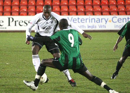 Sol Bamba in friendly v San Juan