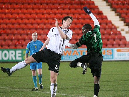 Gary MacLachlan in friendly v San Juan