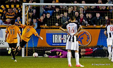 Michal Hrivnak saves from Calum Elliot