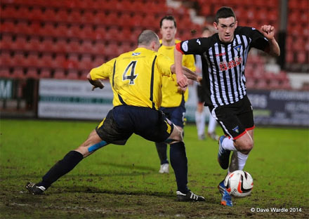 Shaun Byrne tries to get past Kevin Nicoll (c) David Wardle