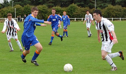 Chris Lennon prepares to shoot