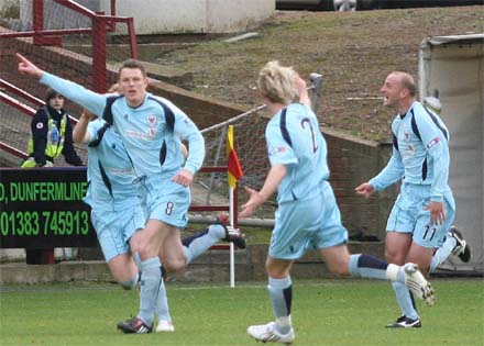 MARTIN HARDIE SCORES FOR ST JOHNSTONE