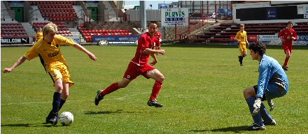 Blair Hendeson lines up a shot, Dunfermline Reserves v Raith Rovers Reserves 15.05.10