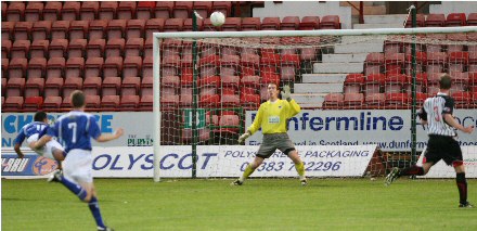 Queens open the scoring through Stewart Kean