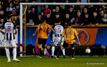 Kevin Moon scores Alloas third v Dunfermline